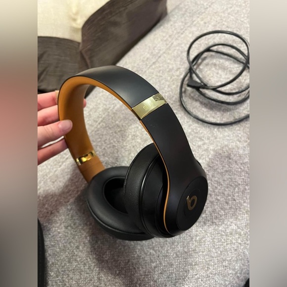 Beats Studio 3 headphones - Picture 3 of 3